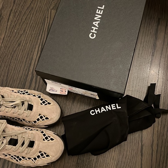 AUTHENTIC CHANEL SNEAKERS with original box/bag/ extra laces - Picture 6 of 6